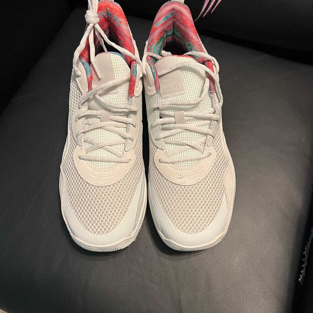 Under Armour White Sneakers with Pink and Teal Lining mens size 9 woman’s 10.5